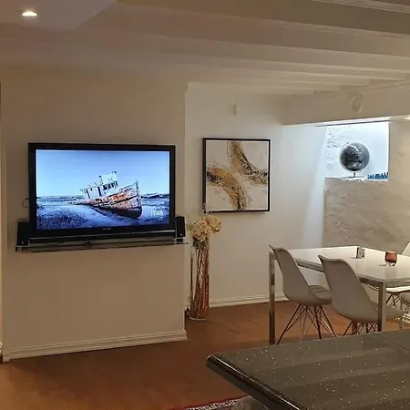 Апартаменти Lovely Big Unit With A Fantastic View